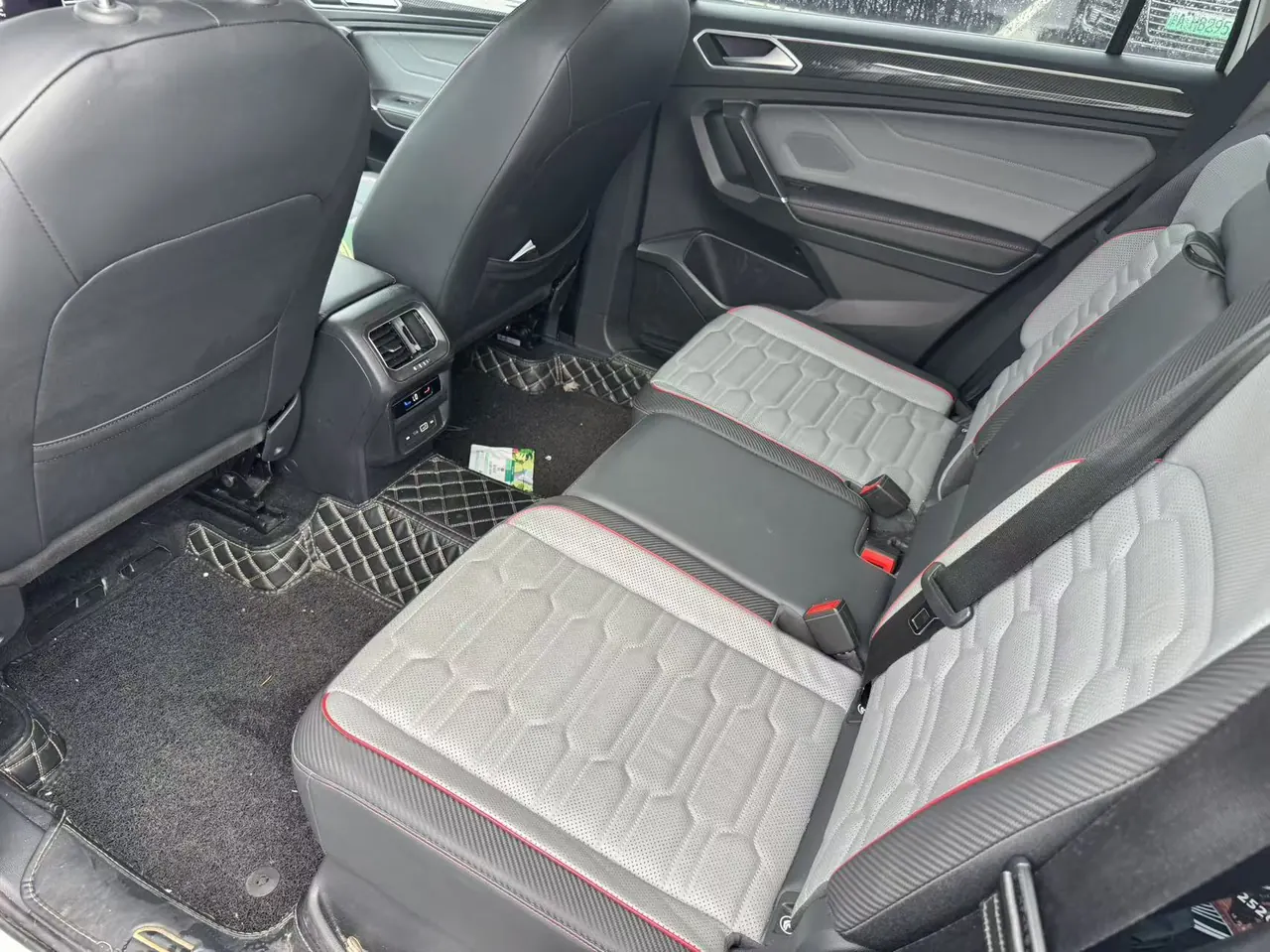 Volkswagen 2022 Tiguan L R-Line 2.0TSI 330TSI Two-Drive R-Line Ultimate Automatic Gear 4