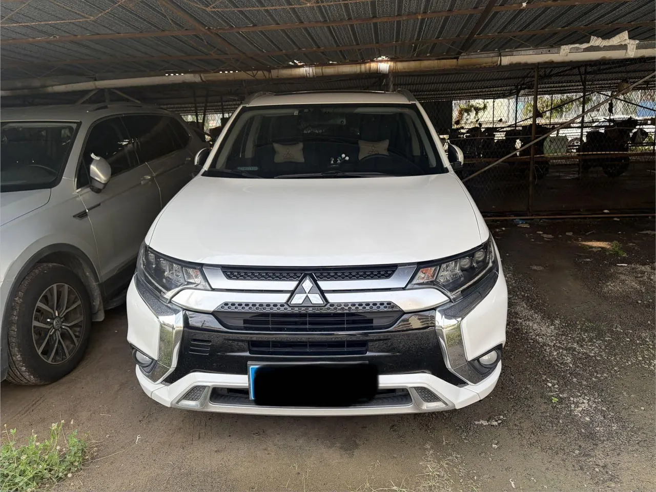 Mitsubishi 2021 Outlander 2.4 stepless four-wheel drive to enjoy the version of 7-seat automatic gear 2