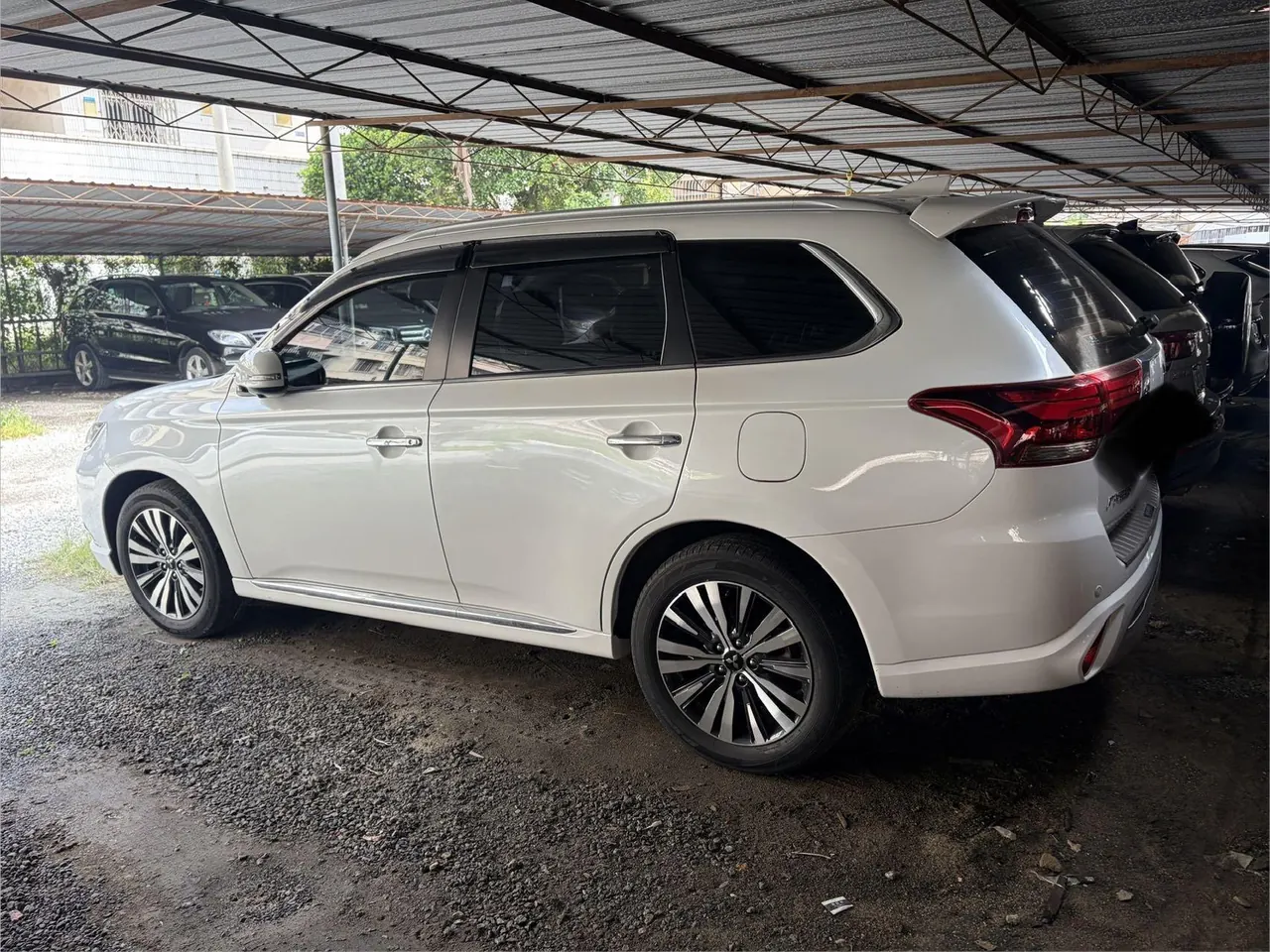 Mitsubishi 2021 Outlander 2.4 stepless four-wheel drive to enjoy the version of 7-seat automatic gear 3