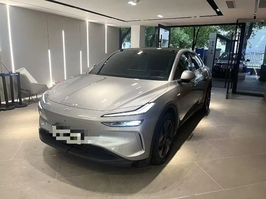 Открыть галерею: ONVO 2025 L60 60kWh four-wheel drive version automatic gear
