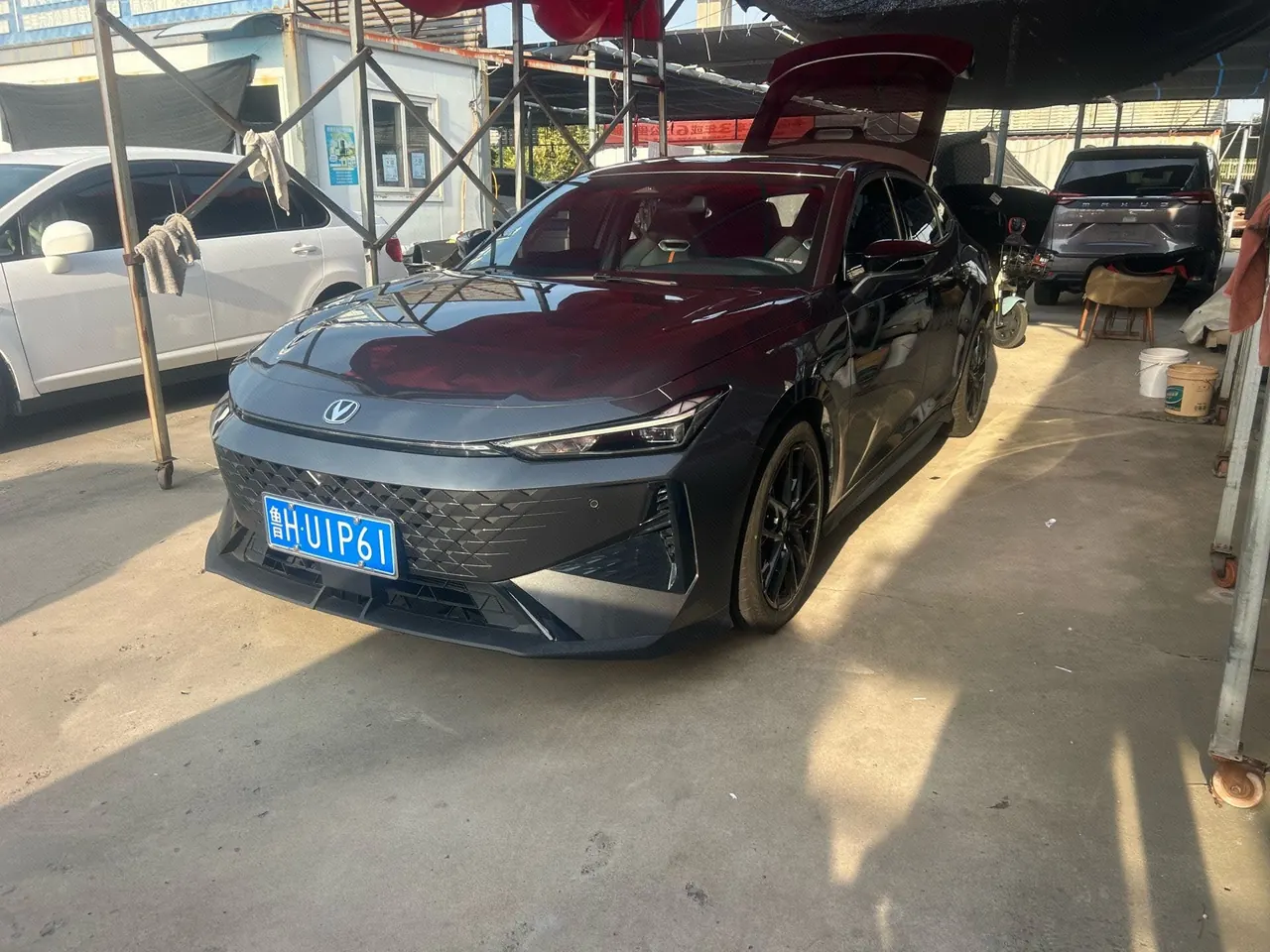 Открыть галерею: ChangAn 2024 UNI-V 1.5T exclusive automatic gear