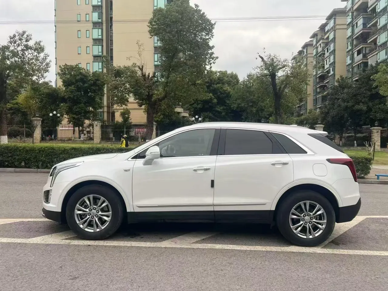 Cadillac 2024 XT5 48V 2.0T Two-Drive Fashion Automatic Gear 3