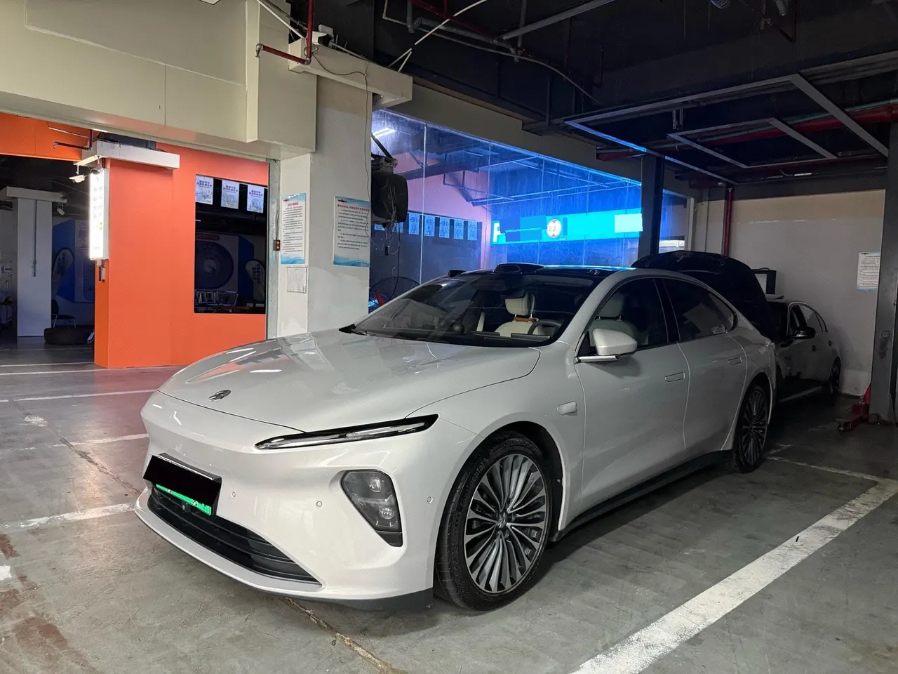 Open image lightbox: NIO 2023 ET7 75kWh automatic gear