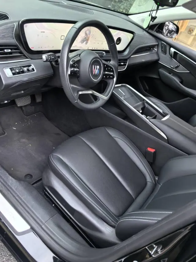 Buick 2025 LaCrosse 2.0T 28T Platinum Edition, automatic transmission 3
