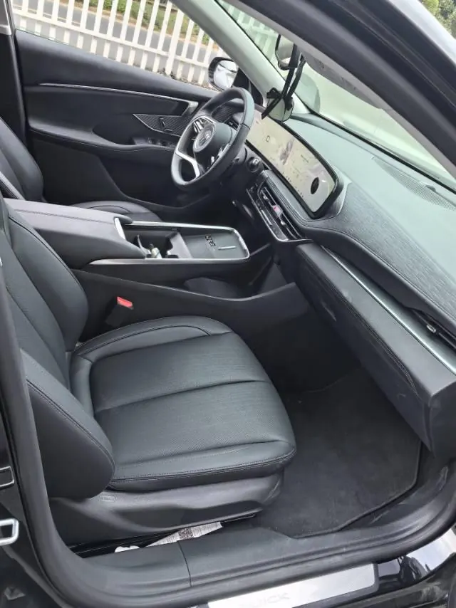 Buick 2025 LaCrosse 2.0T 28T Platinum Edition, automatic transmission 4