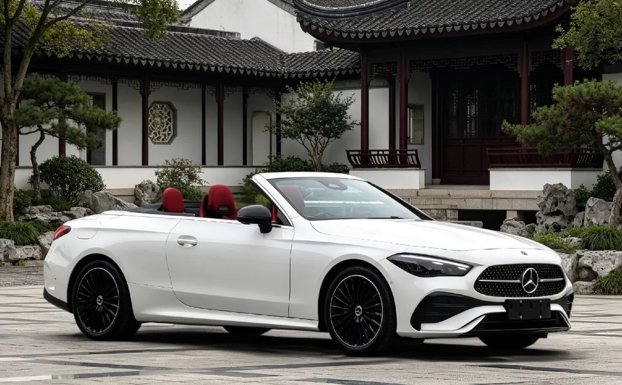 Mercedes Benz CLE (Imported) 2024 CLE 300 4MATIC Cabriolet 48V 2.0T Automatic 3
