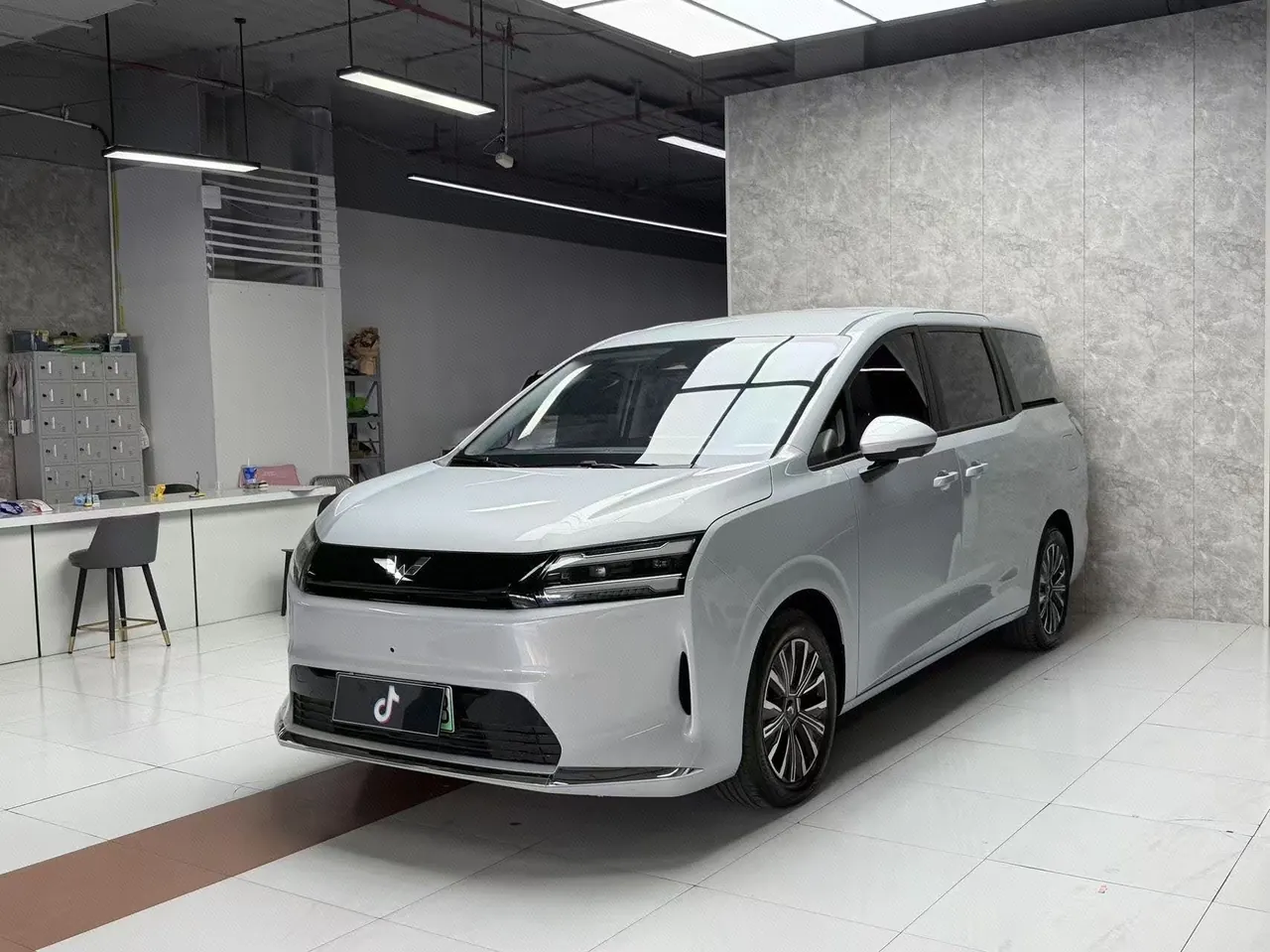 WuLing 2026 Starlight 730 500km Exclusive Automatic Gear - View 1