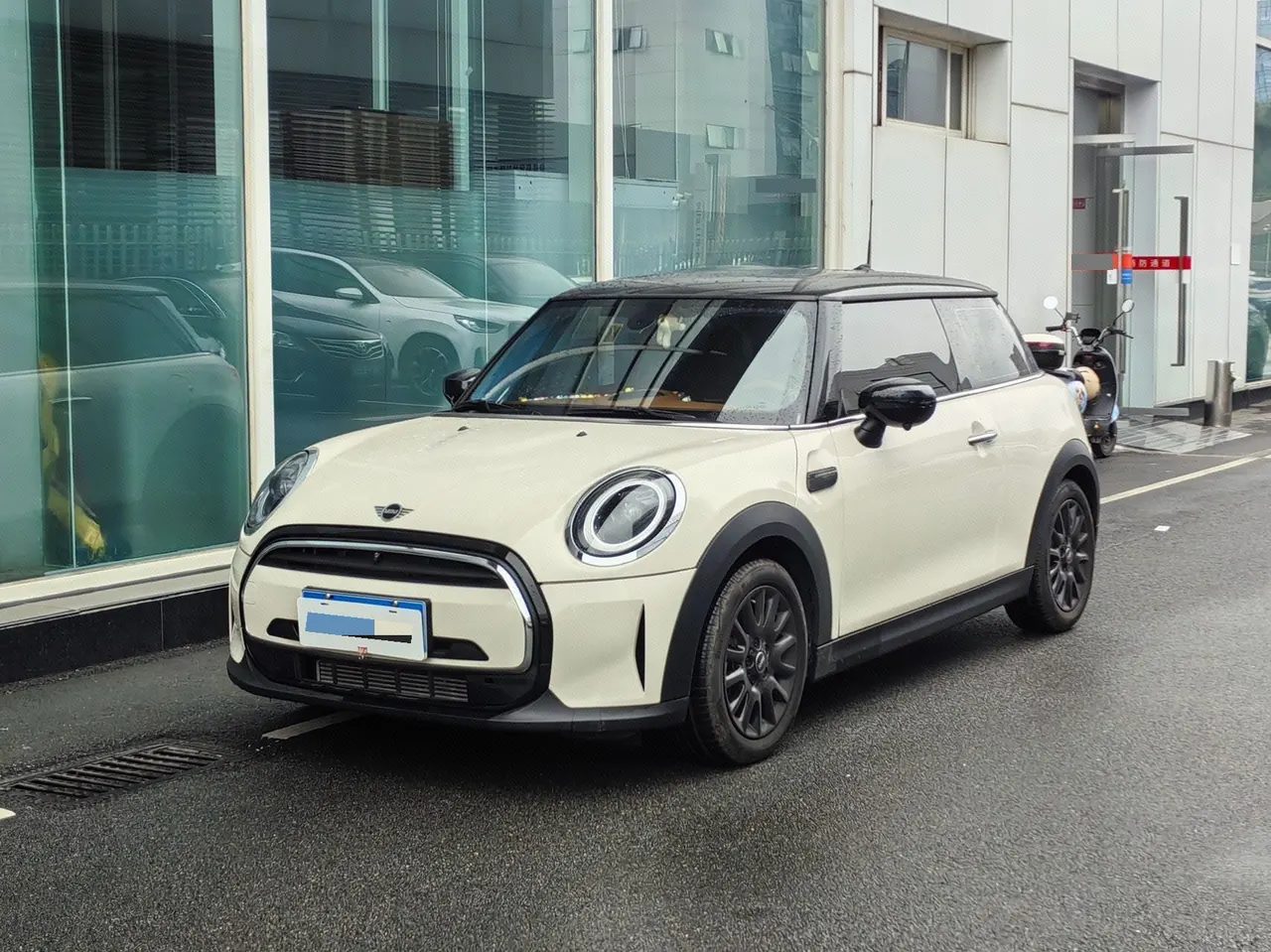 Open image lightbox: MINI Mini (imported) 2023 Mini One 1.5T automatic gear