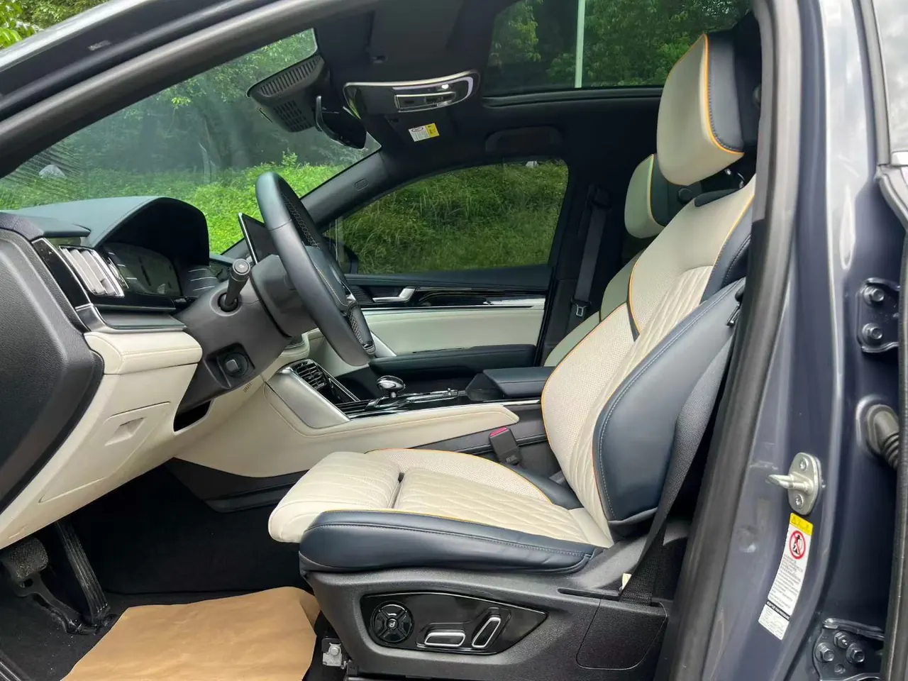 BYD 2023 e2 luxury automatic gear 4