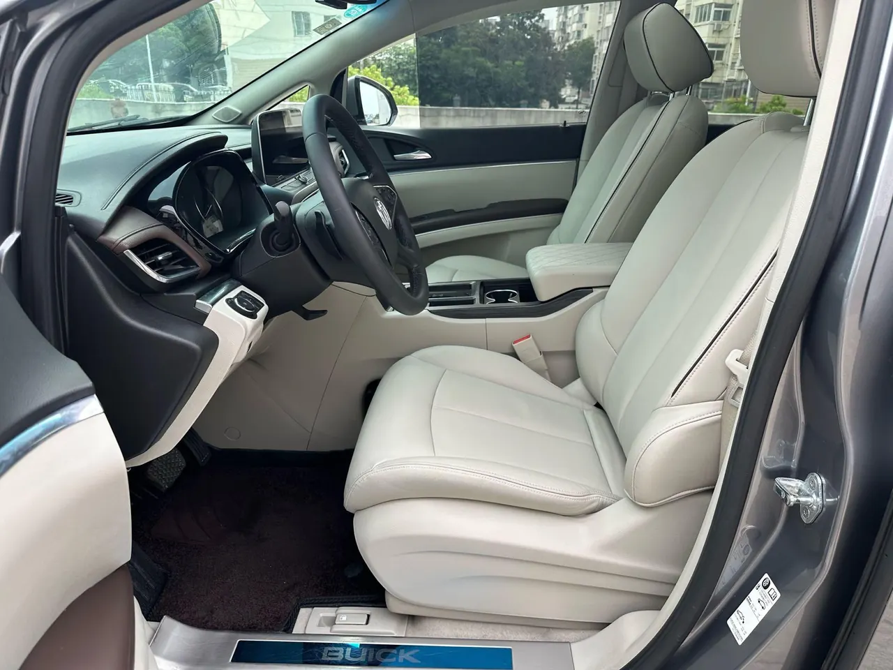 Buick 2020 GL8 Land Business Class 2.0T 652T Luxury Automatic Gear 7