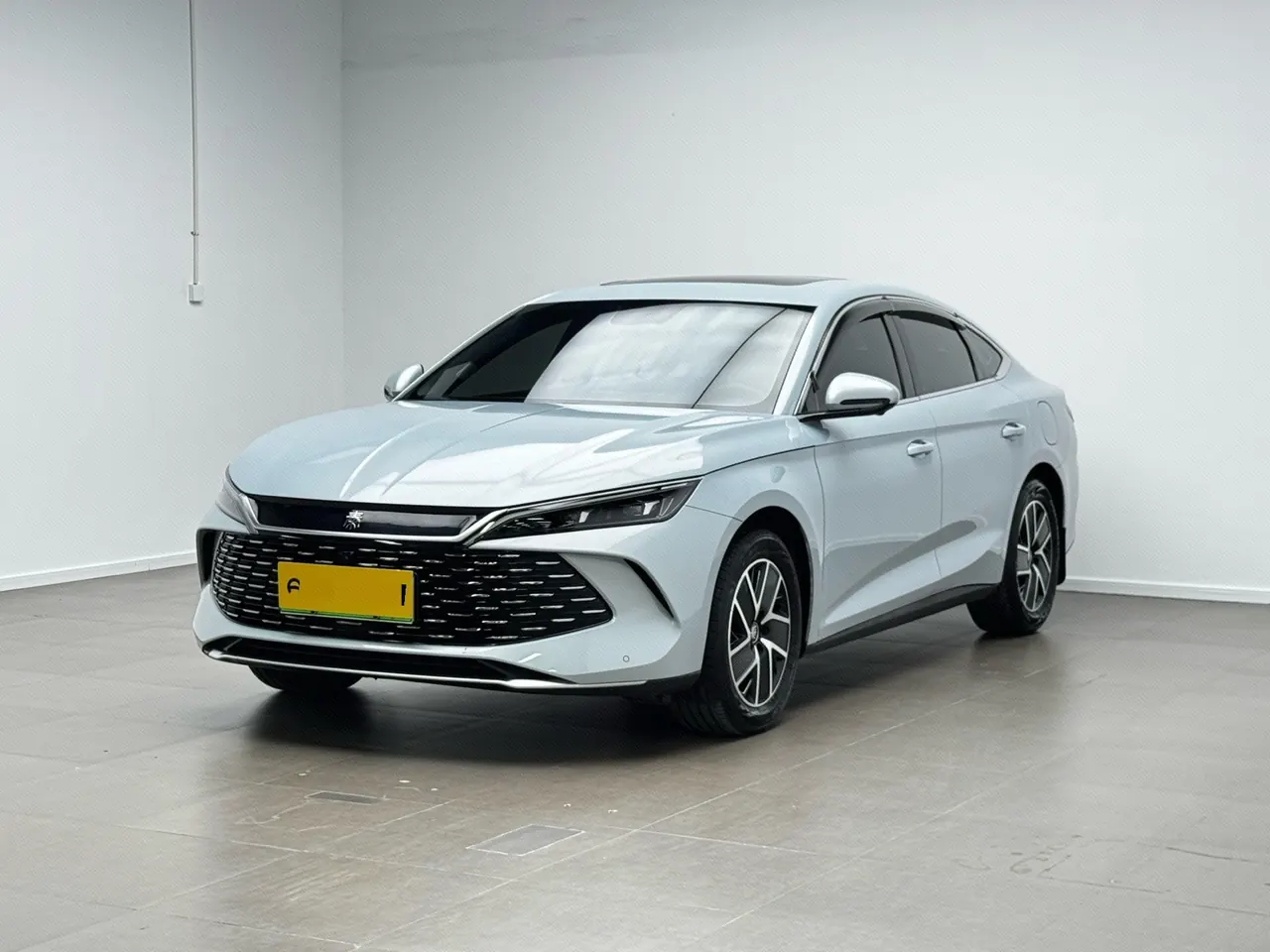 Open image lightbox: BYD 2024 Qin L DM-i 1.5 stepless 120KM leading automatic gear