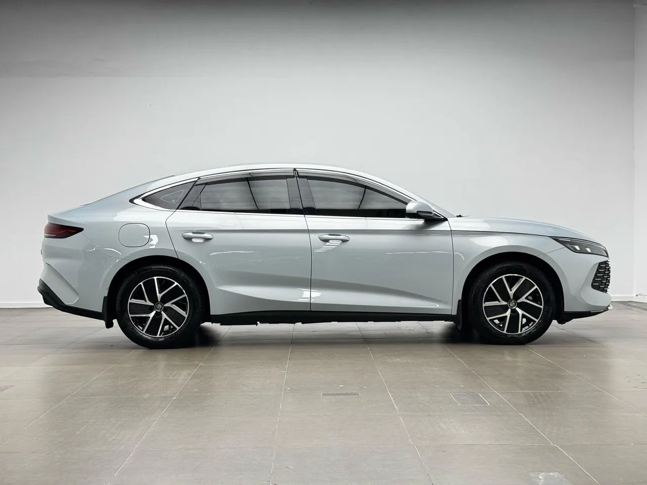 BYD 2024 Qin L DM-i 1.5 stepless 120KM leading automatic gear 8