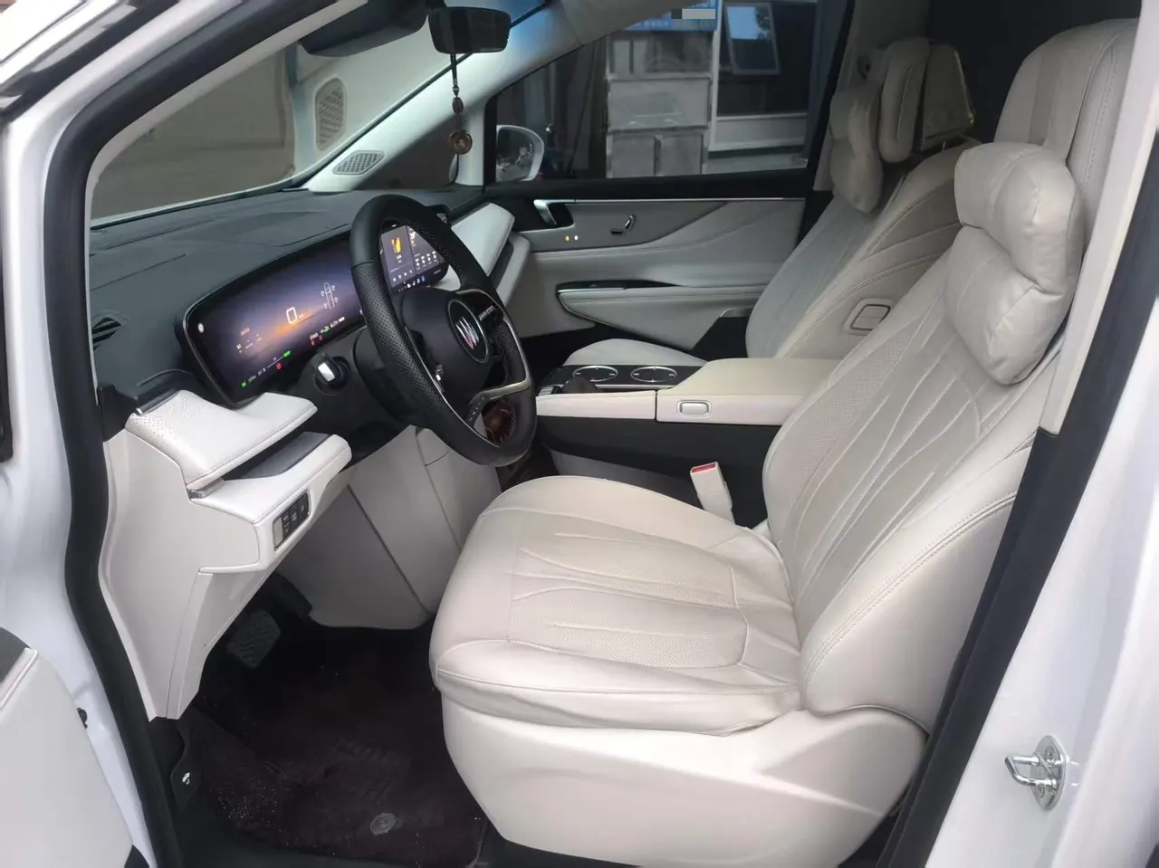 Buick 2024 GL8 Lu Zun PHEV 1.5T Exclusive Edition 7-seat Automatic Gear 4