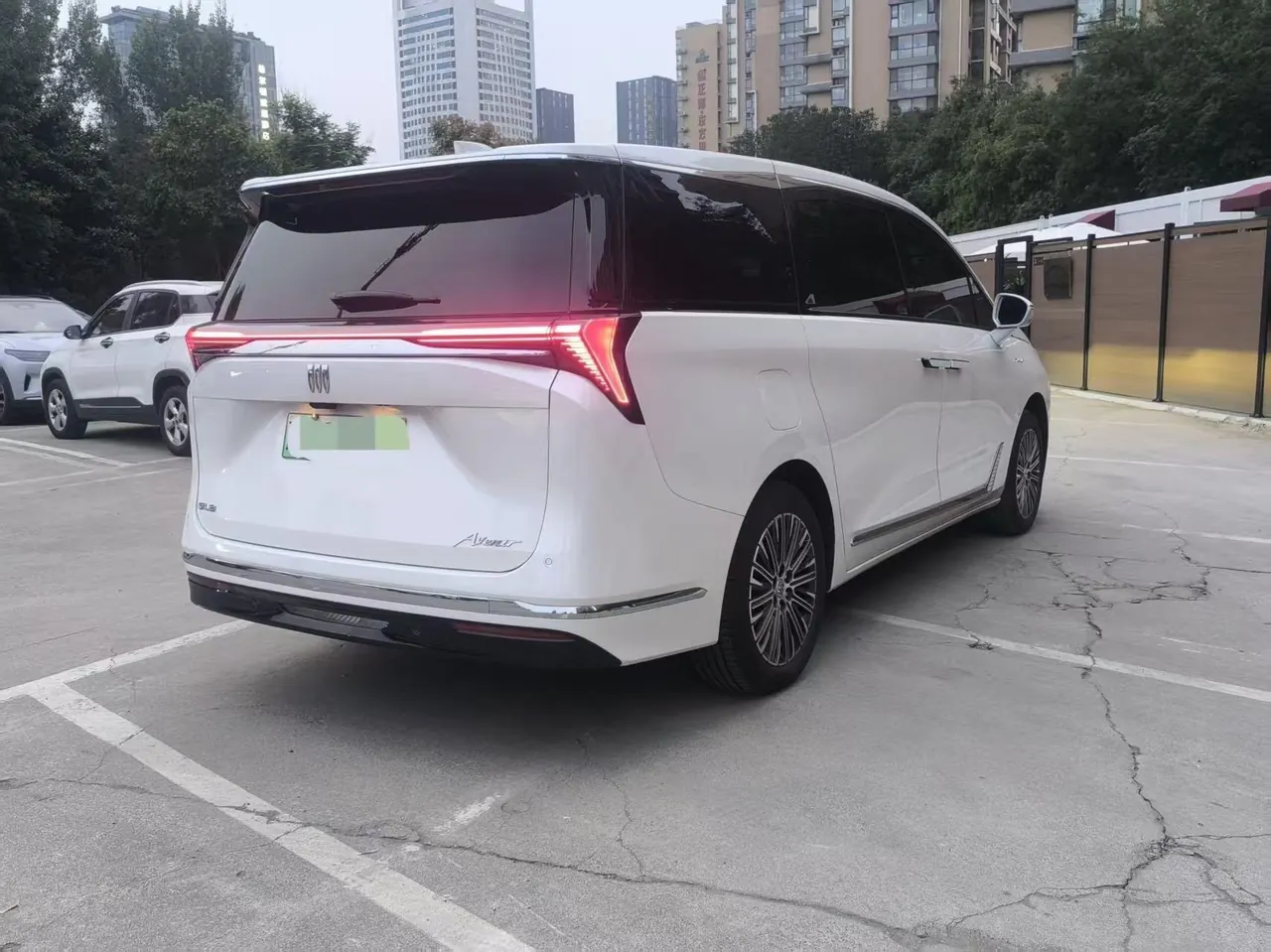 Buick 2024 GL8 Lu Zun PHEV 1.5T Exclusive Edition 7-seat Automatic Gear 8