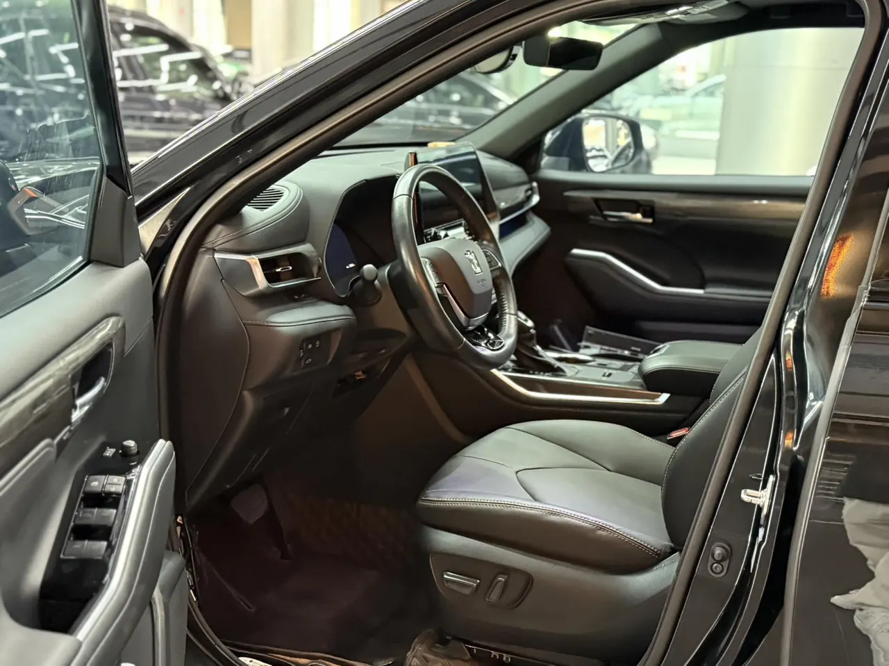 Toyota 2024 Crown Land Release HEV 2.5 Stepless Four-wheel Drive Premium Edition Automatic Gear 3