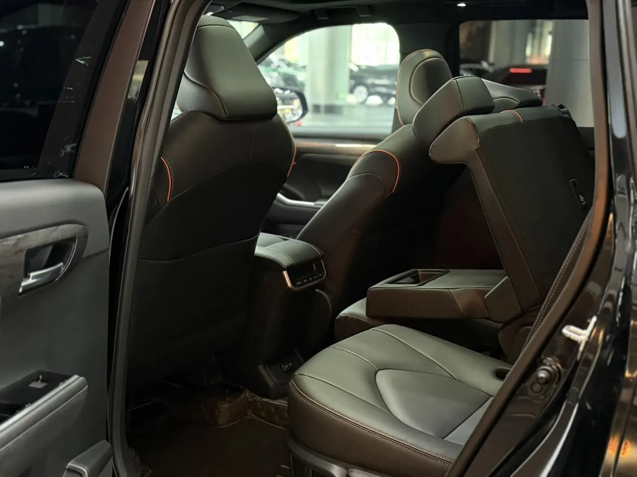 Toyota 2024 Crown Land Release HEV 2.5 Stepless Four-wheel Drive Premium Edition Automatic Gear 4