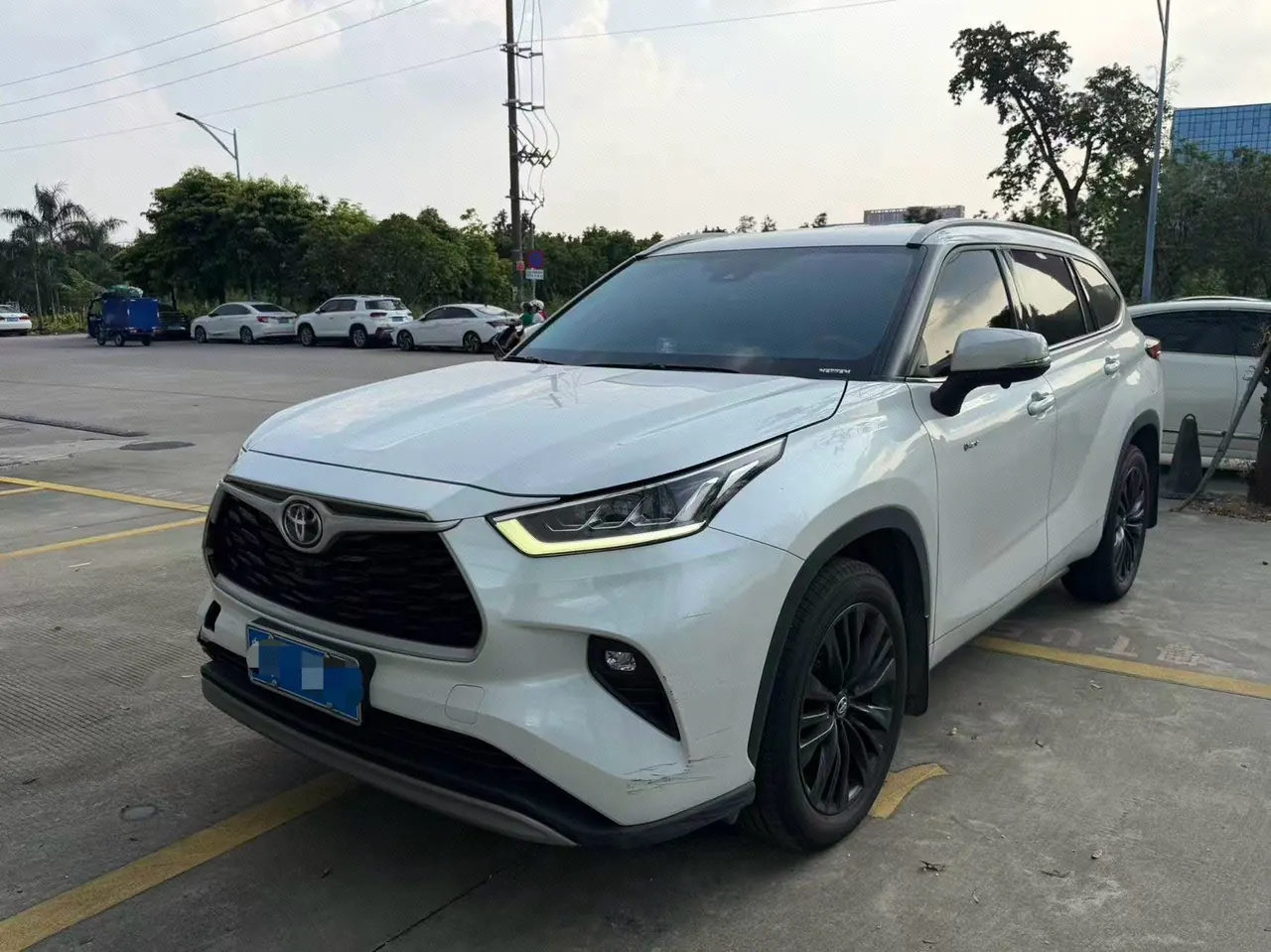 打开图片灯箱:Toyota 2024 Highlander Dual Engine 2.5 Stepless Intelligent Electric Hybrid Two-Drive Elite Edition 5-seat Automatic Transmission