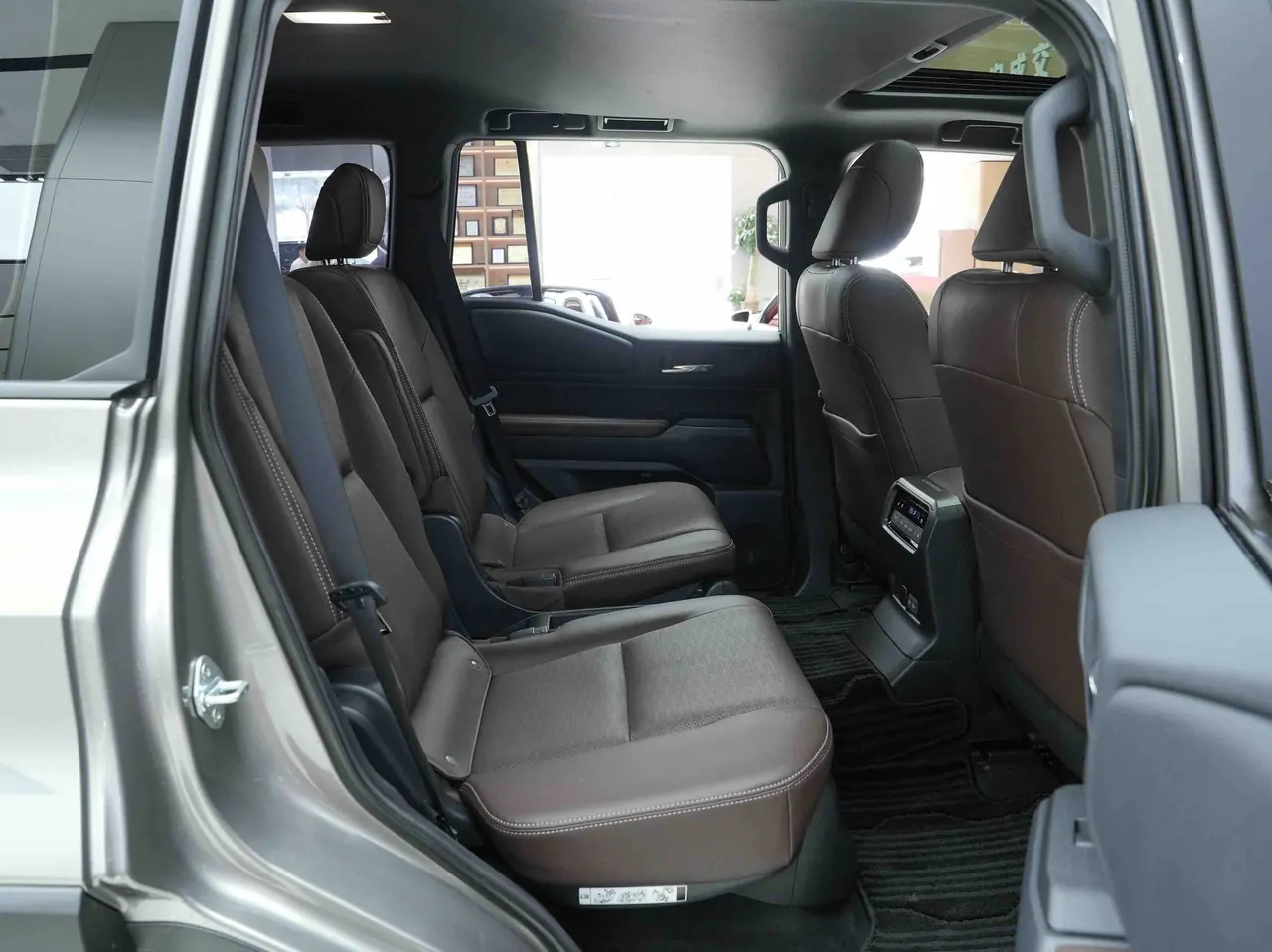 Toyota 2024 Prado HEV 2.4T Wild WX Edition 6-seat Automatic Gear 4
