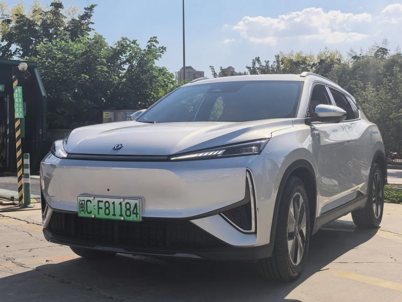 Fengshen 2024 L7 1.5T 205 Pro Automatic - View 1