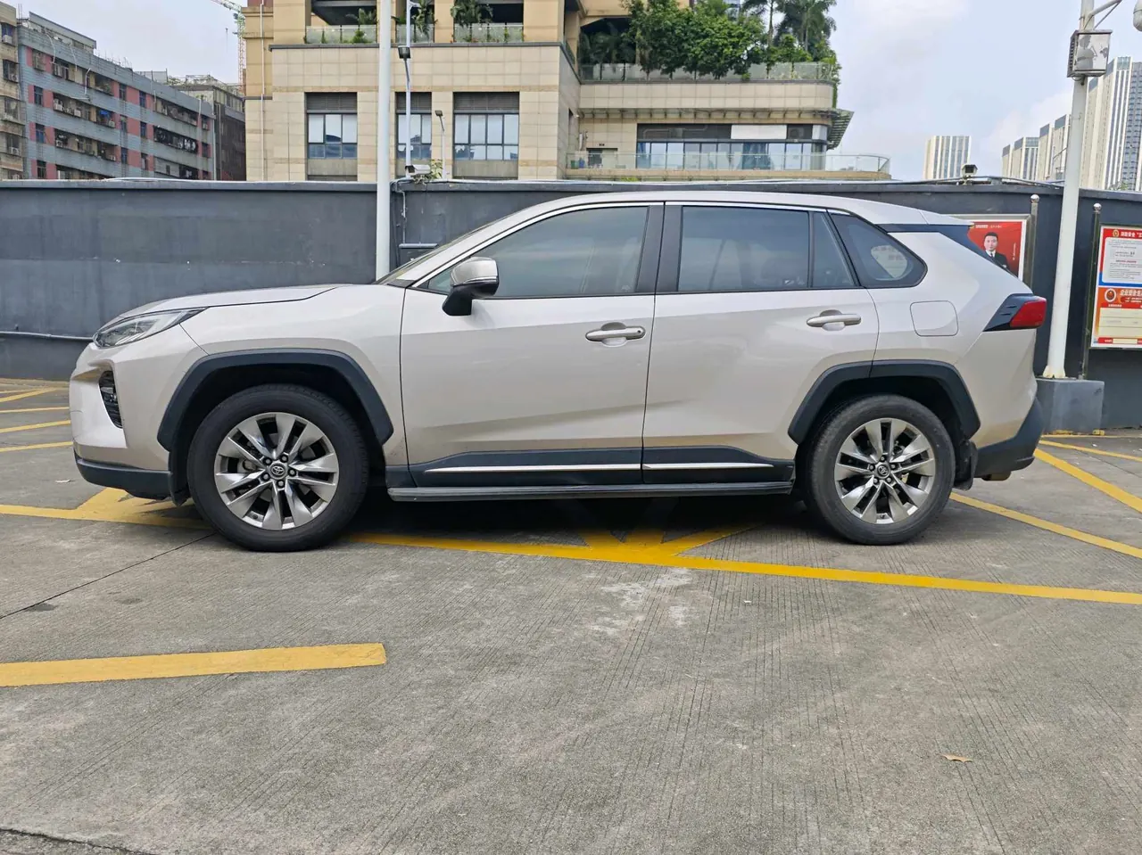 Toyota 2022 Willanda 2.0 Stepless Two-Drive Luxury PLUS Edition Automatic Gear 3