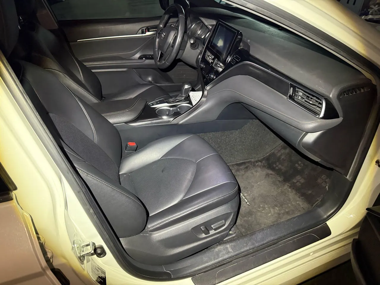 Toyota 2021 Camry 2.0G Stepless Deluxe Edition Automatic Gear 9