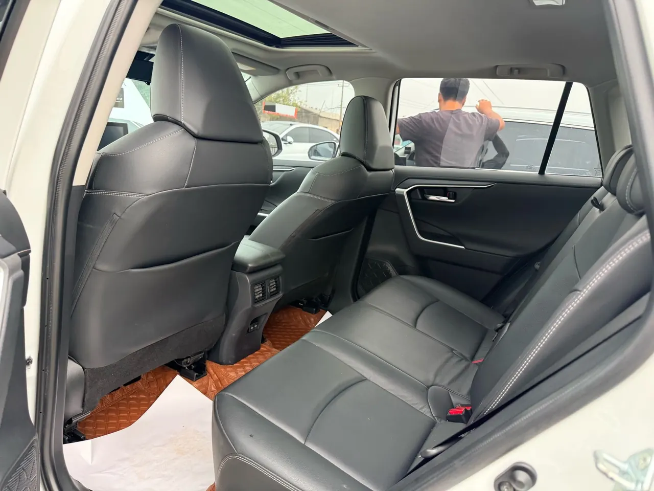 Toyota 2022 RAV4 Rongbo 2.0 Stepless Two-Drive Fashion Plus Edition Automatic Gear 4