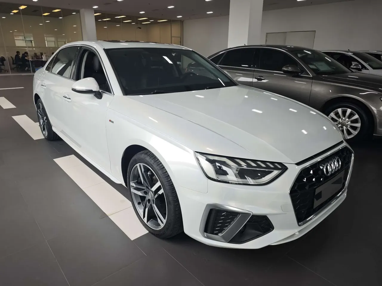 Audi 2020 A4L 2.0TFSI 40TFSI Deluxe Dynamic Automatic 2