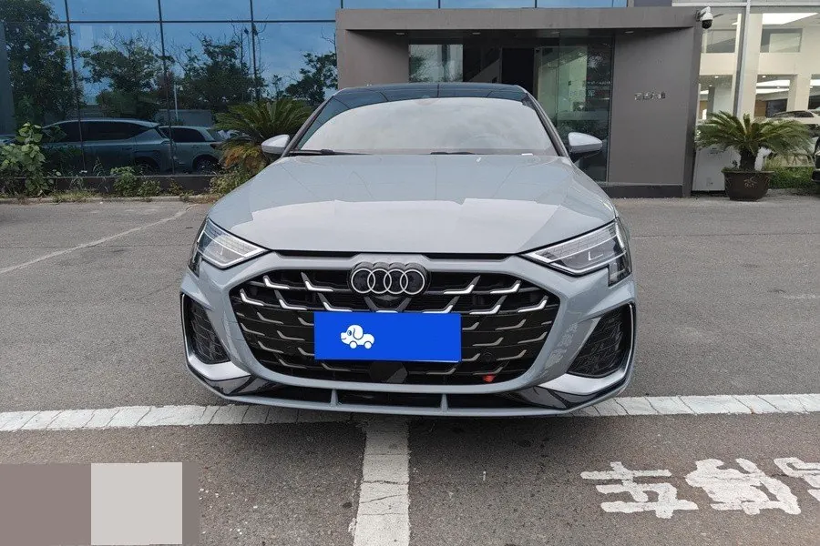 Audi 2025 A3 Sportback 1.5TFSI 35TFSI Flying Premium Automatic Gear 3