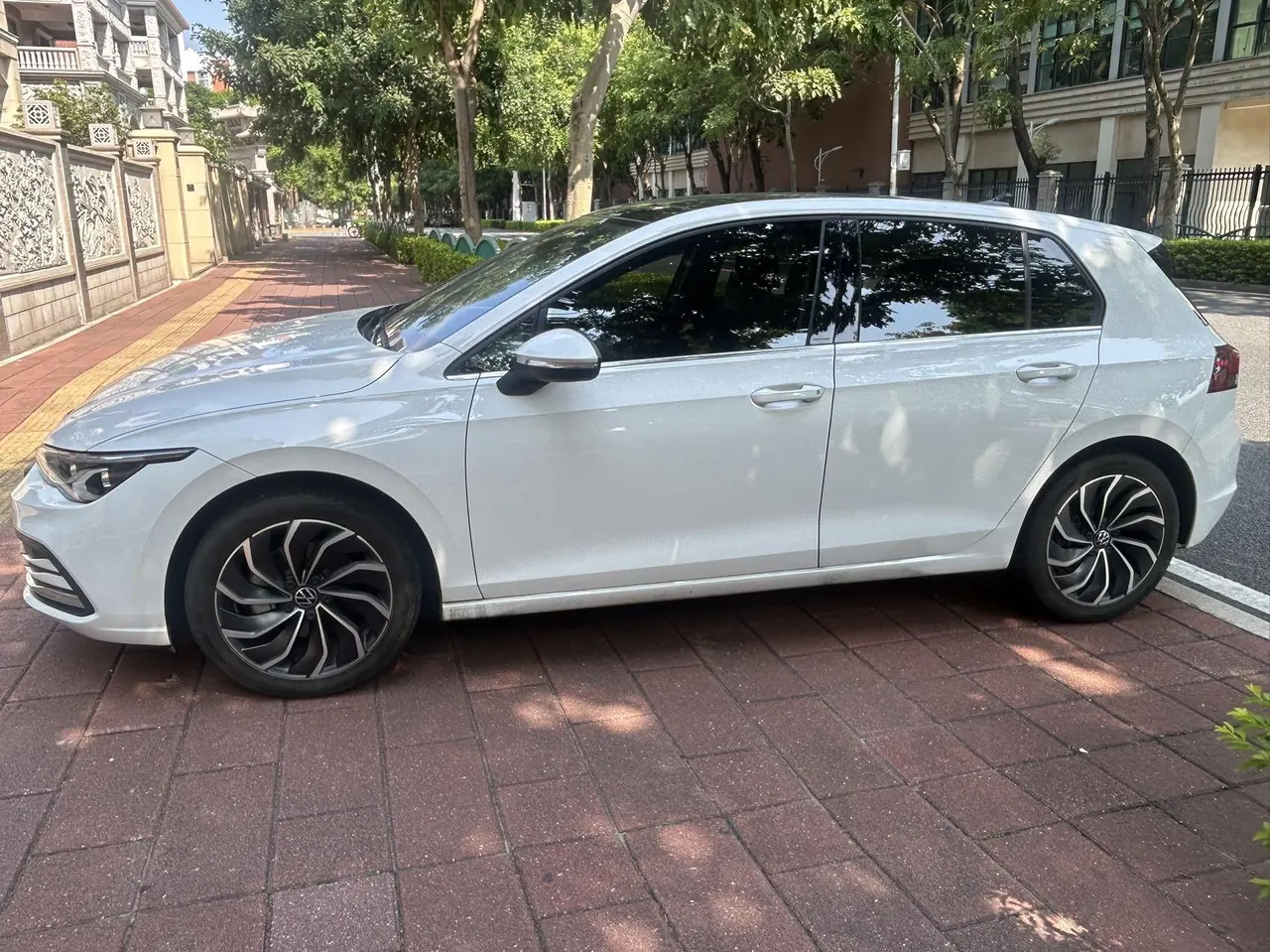 Volkswagen 2021 Golf 8 PRO 1.4TSI 280TSI First Edition Automatic 2