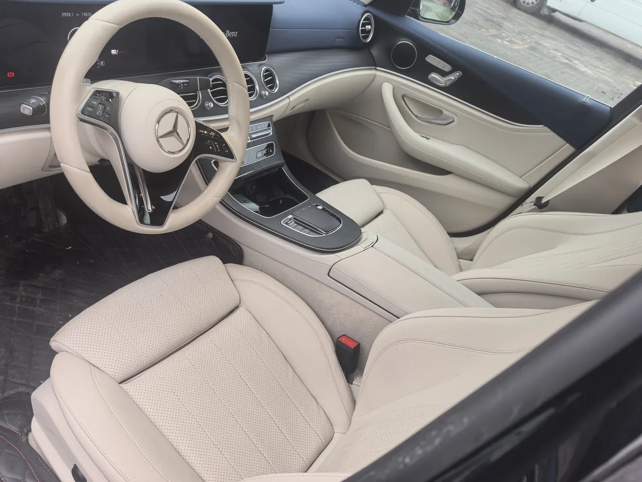 Mercedes Benz Class E New Energy 2022 E 350 e L 2.0T (Change 2) Automatic Gear 3