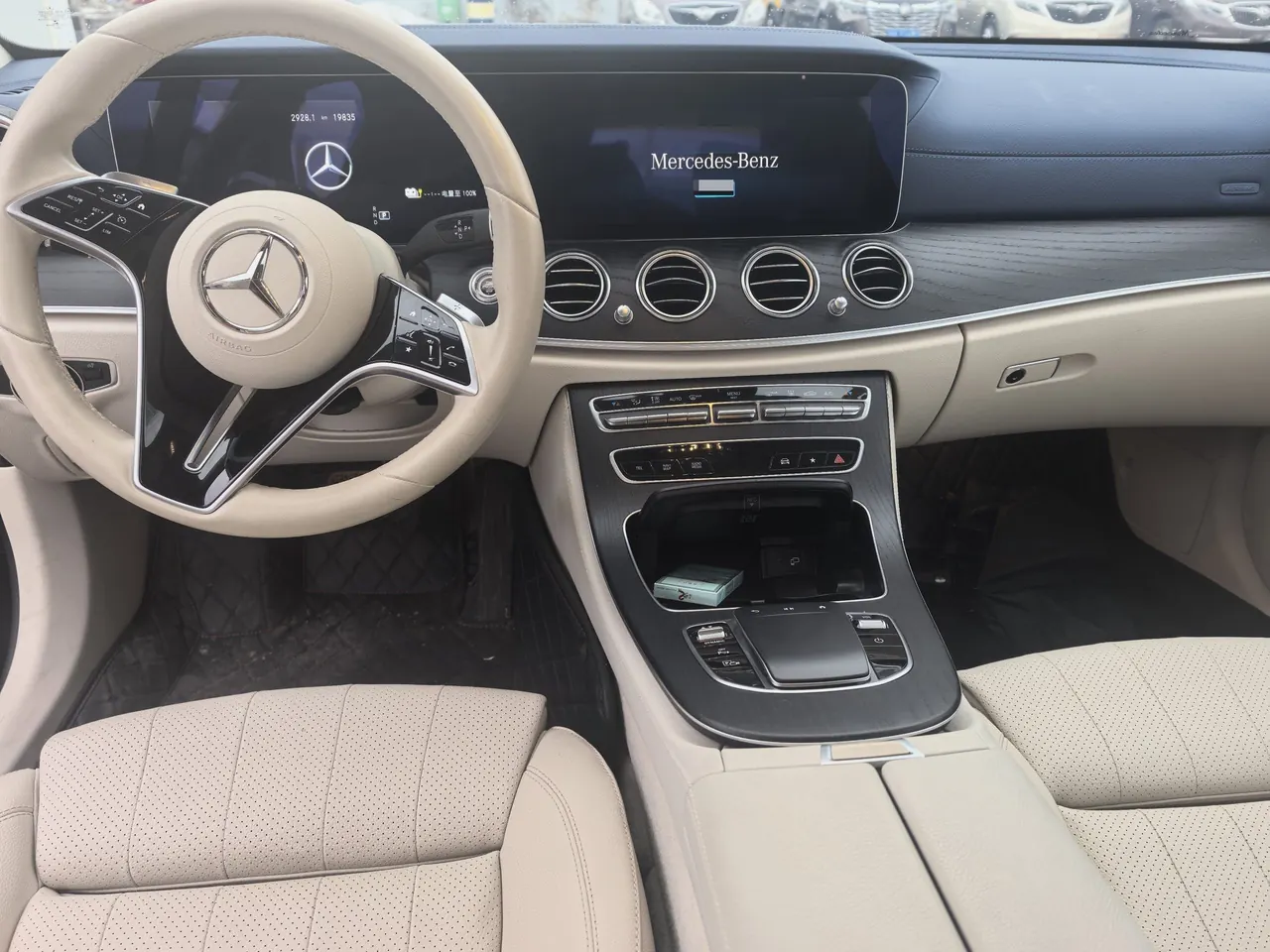 Mercedes Benz Class E New Energy 2022 E 350 e L 2.0T (Change 2) Automatic Gear 4
