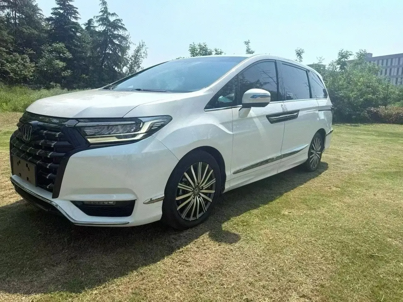 Open image lightbox: Honda 2022 Ailishen Hybrid 2.0 Stepless Deluxe First Edition Automatic Gear