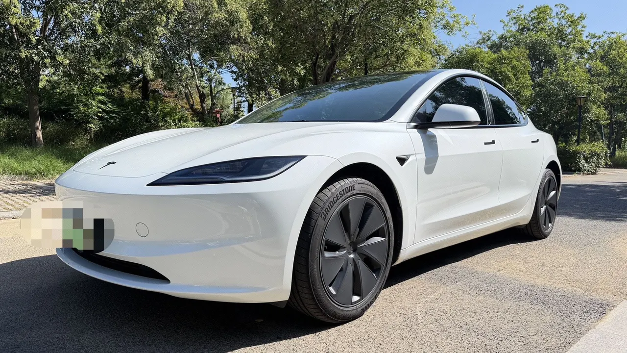 Открыть галерею: Tesla 2025 Model 3 Rear-Wheel-Drive Edition (facelift) Automatic Transmission