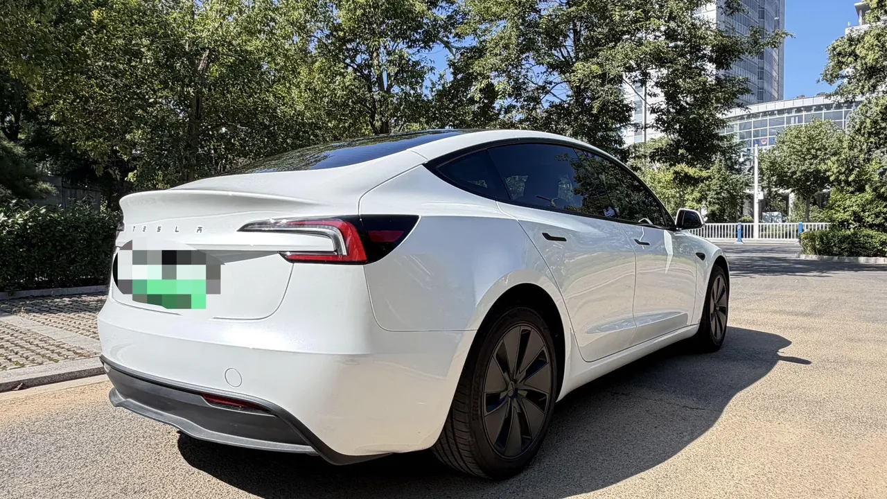 Tesla 2025 Model 3 Rear-Wheel-Drive Edition (facelift) Automatic Transmission 3