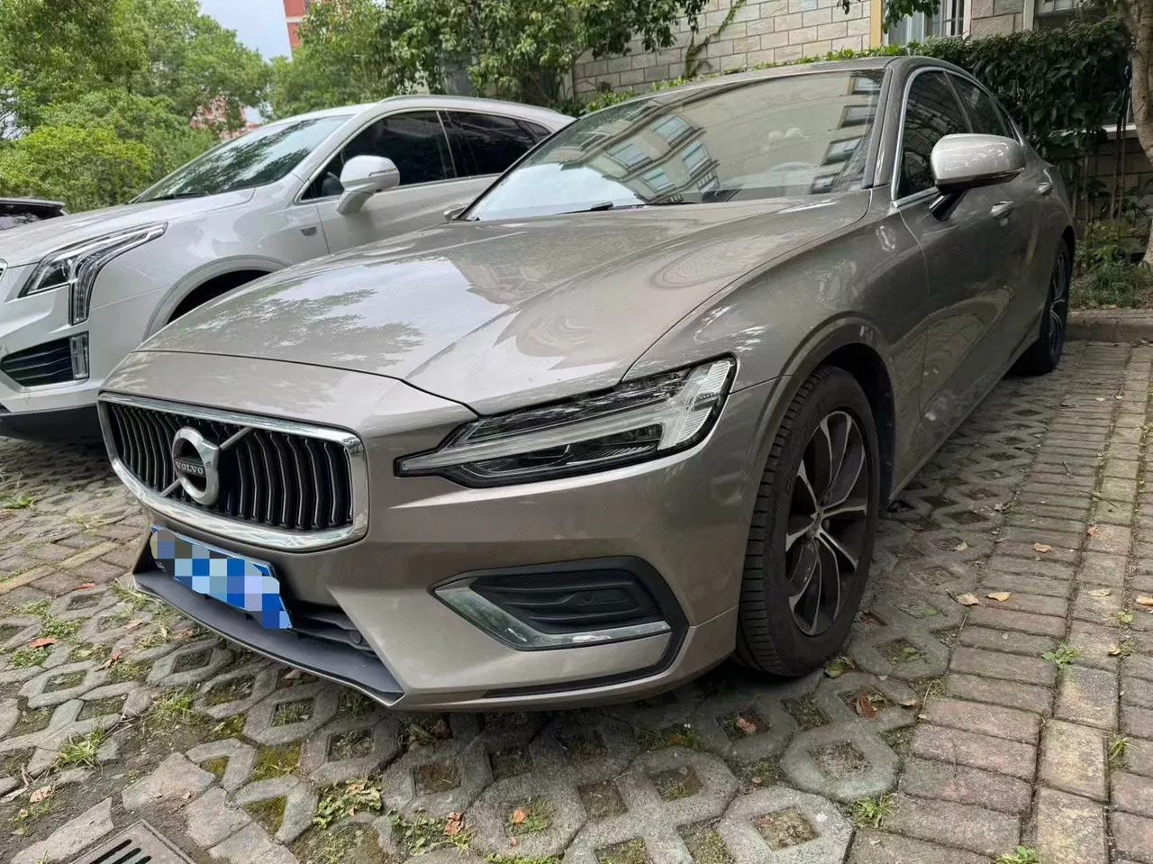 Open image lightbox: Volvo 2021 S60 2.0T T4 Zhiyi Deluxe Edition Automatic Gear
