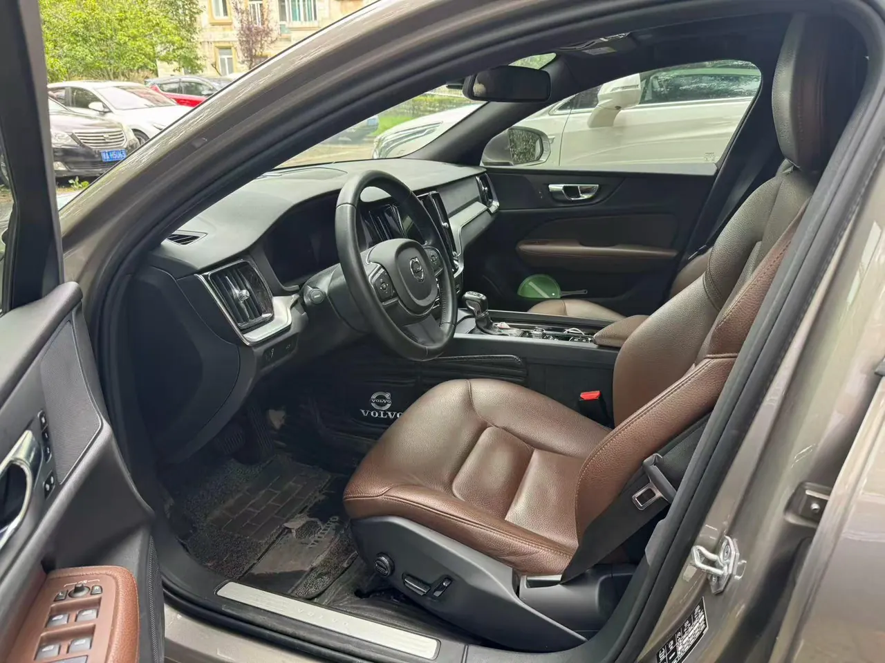 Volvo 2021 S60 2.0T T4 Zhiyi Deluxe Edition Automatic Gear 4
