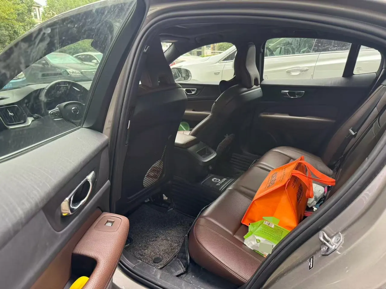 Volvo 2021 S60 2.0T T4 Zhiyi Deluxe Edition Automatic Gear 5