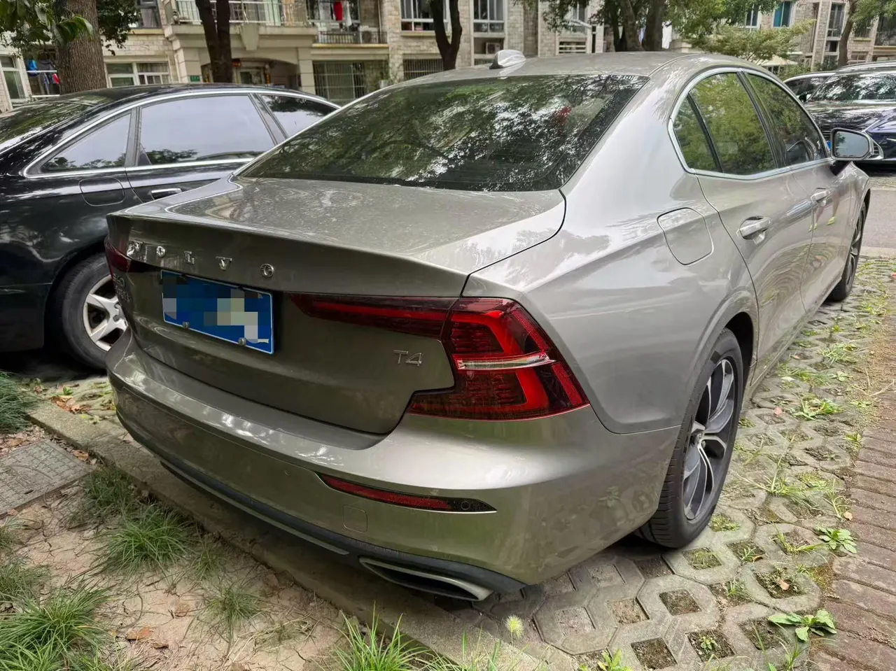 Volvo 2021 S60 2.0T T4 Zhiyi Deluxe Edition Automatic Gear 8