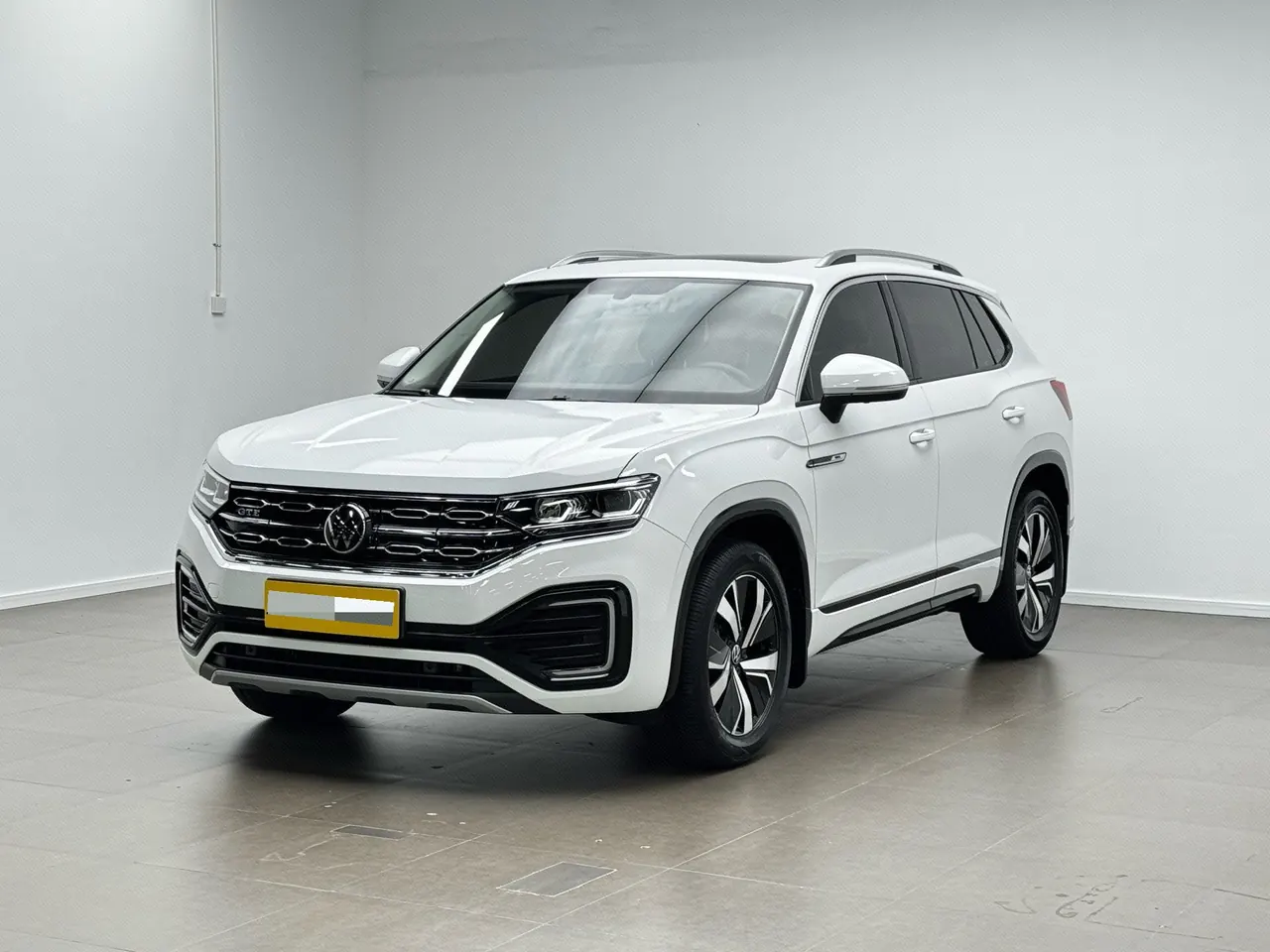 Open image lightbox: Volkswagen 2022 GTE 1.4T Luxury Automatic Gear