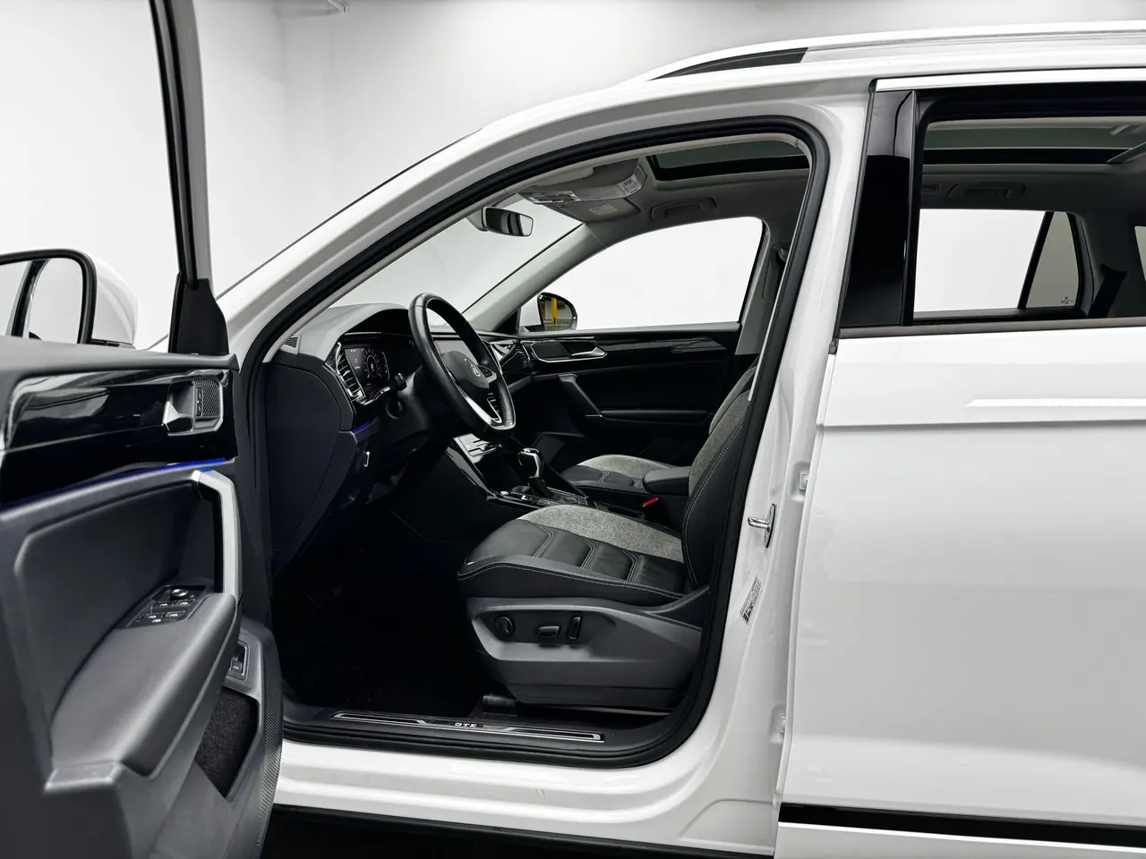 Volkswagen 2022 GTE 1.4T Luxury Automatic Gear 9