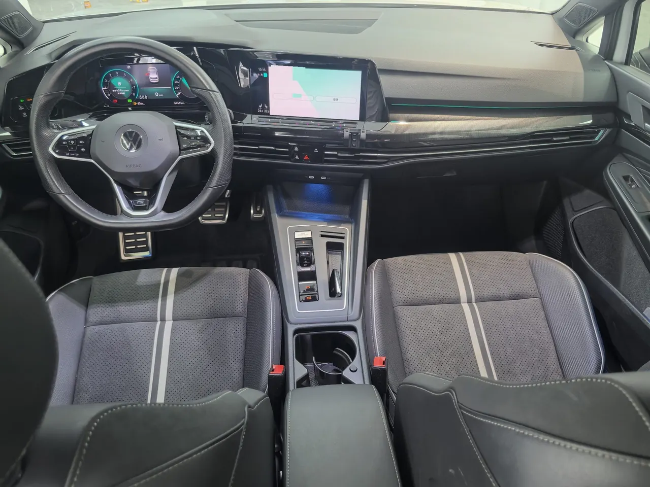 Volkswagen 2021 Golf 8 R-Line 1.4TSI 280TSI Automatic 5