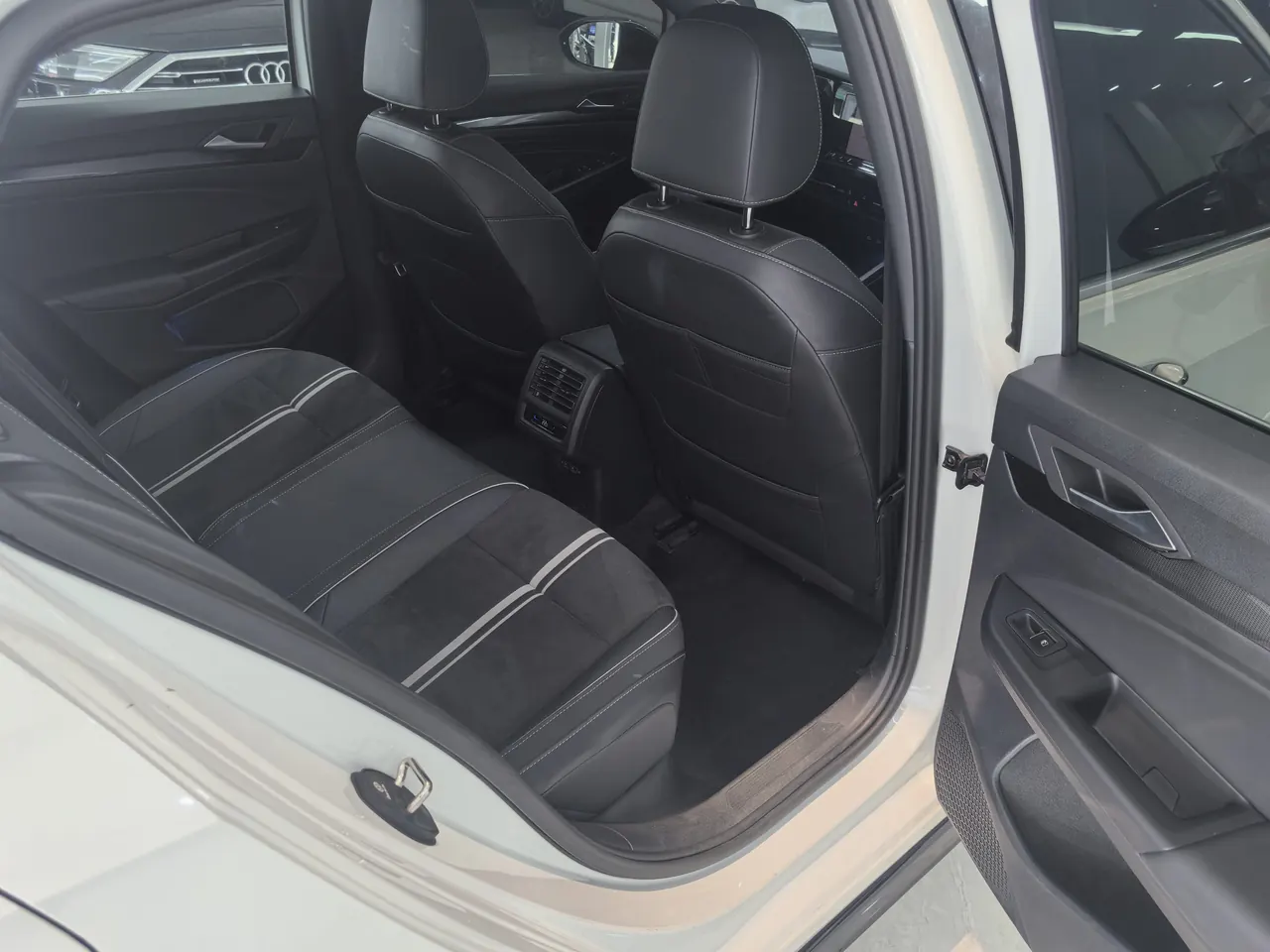 Volkswagen 2021 Golf 8 R-Line 1.4TSI 280TSI Automatic 6