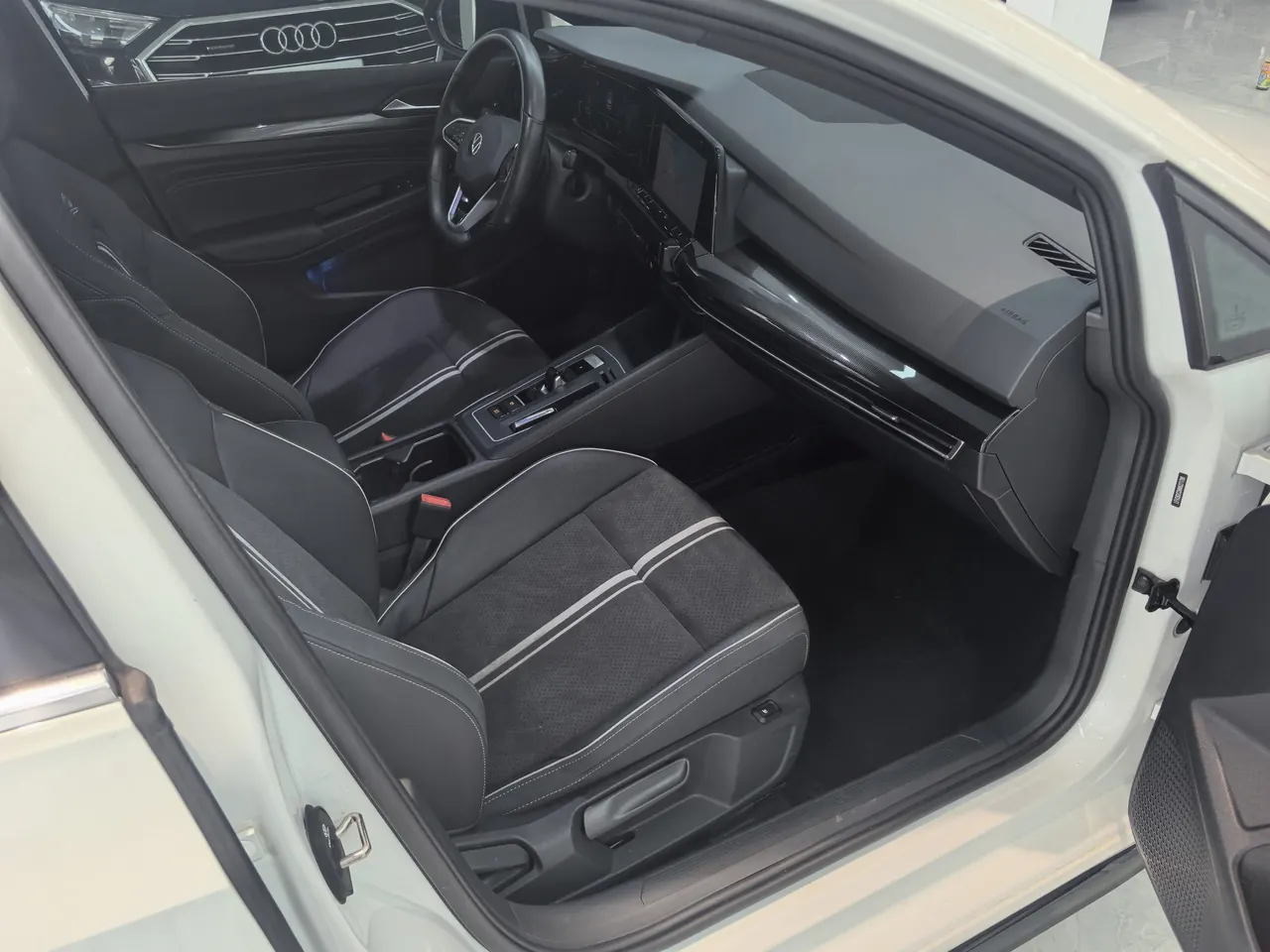 Volkswagen 2021 Golf 8 R-Line 1.4TSI 280TSI Automatic 7