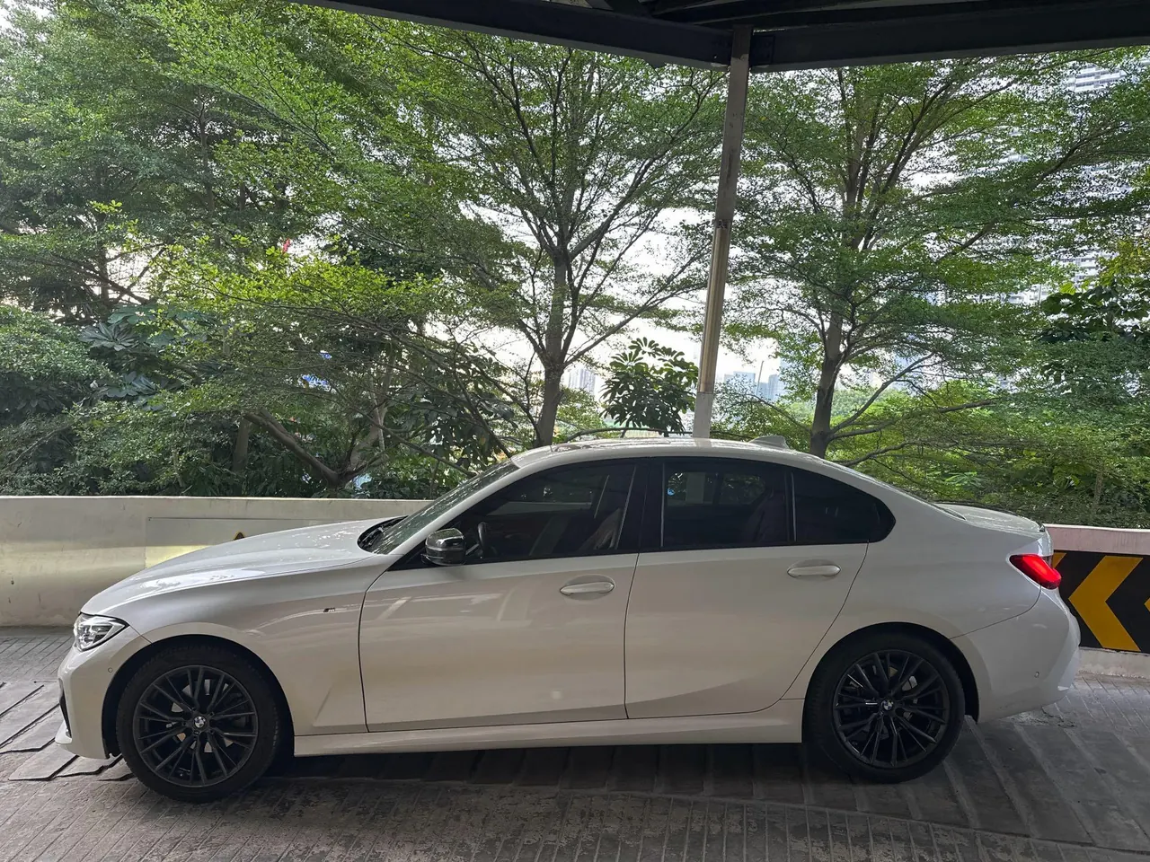 BMW 3 Series 2021 325i 2.0T M Sports Obsidian Night Suit Automatic Gear 2