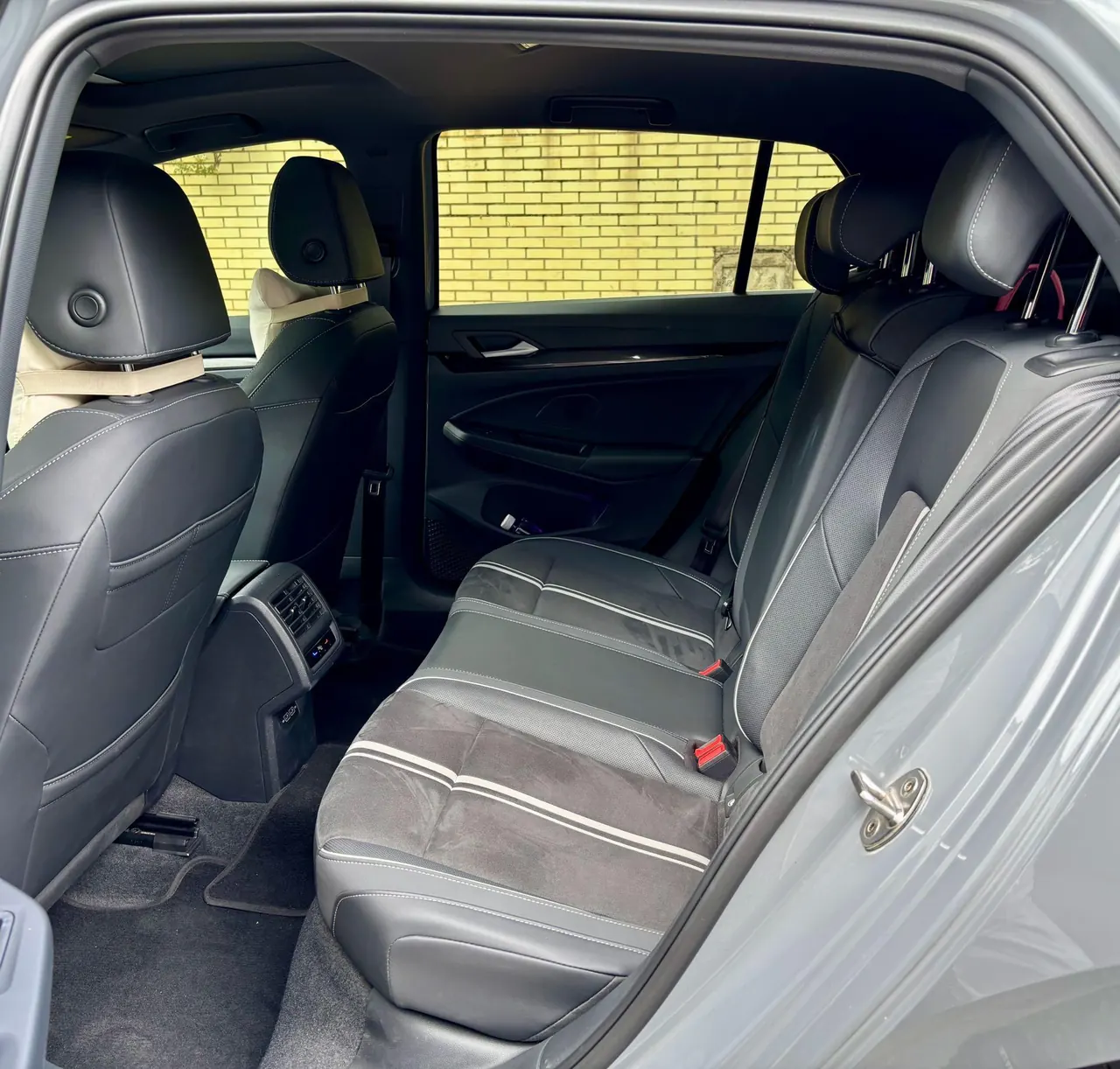 Volkswagen 2021 Golf 8 R-Line 1.4TSI 280TSI Automatic 4