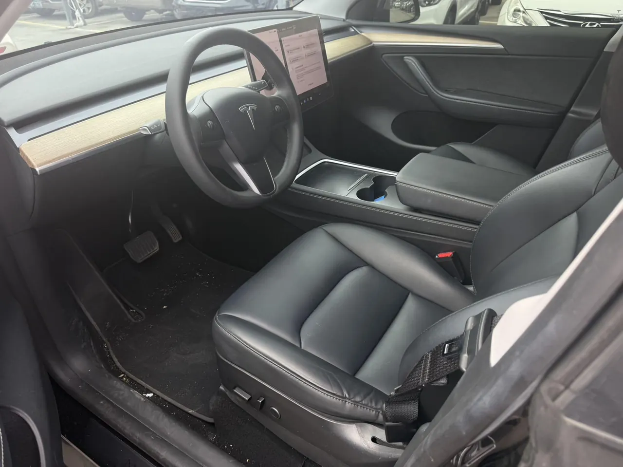 Tesla 2022 Model Y rear-wheel drive version (facelift) automatic gear 2