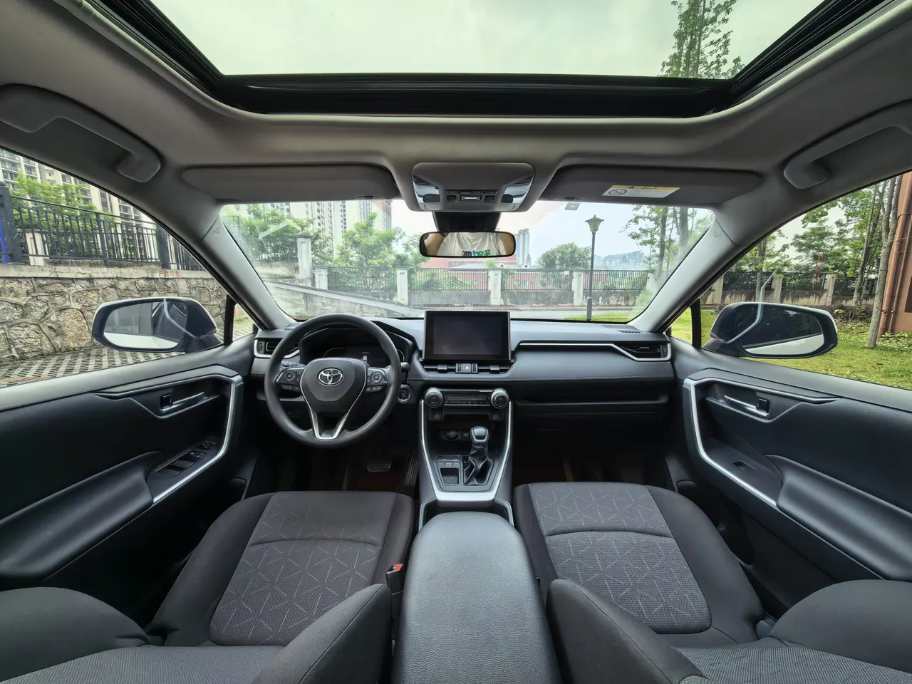 Toyota 2022 RAV4 Rongbo 2.0 Stepless Two-Drive Fashion Edition Automatic Gear 8
