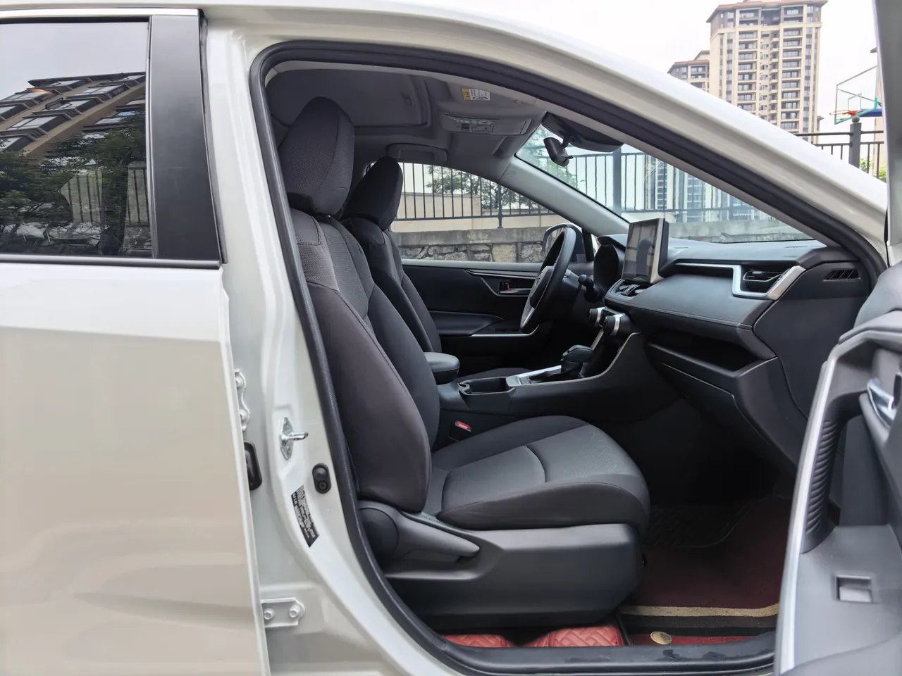 Toyota 2022 RAV4 Rongbo 2.0 Stepless Two-Drive Fashion Edition Automatic Gear 9