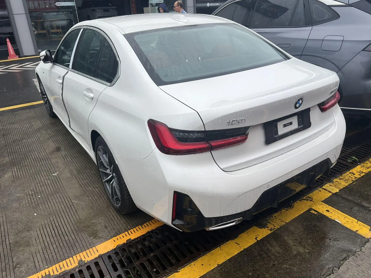 BMW 3 Series 2026 325i 2.0T M Sports Suit Automatic Gear 5