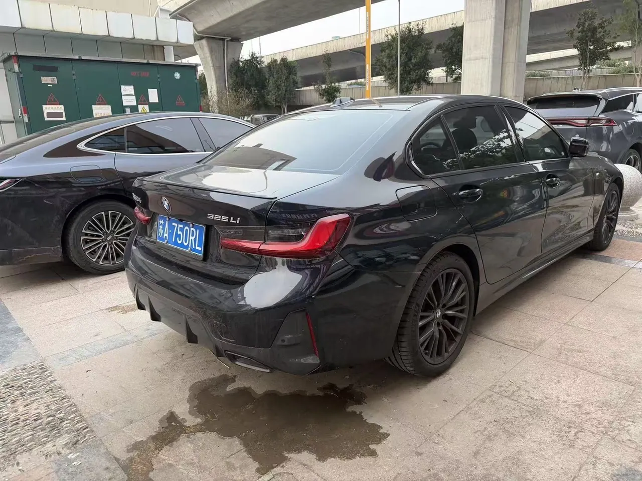 BMW 3 Series 2023 325Li 2.0T M Sports Obsidian Night Suit Automatic Gear 5